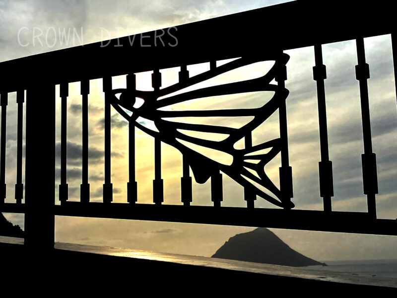 八丈島の観光名所「大坂トンネル」から眺める夕日