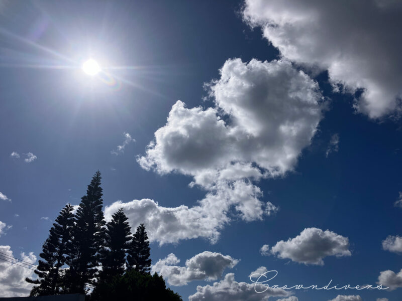 11月なのに太陽がギラギラで暑い八丈島の空