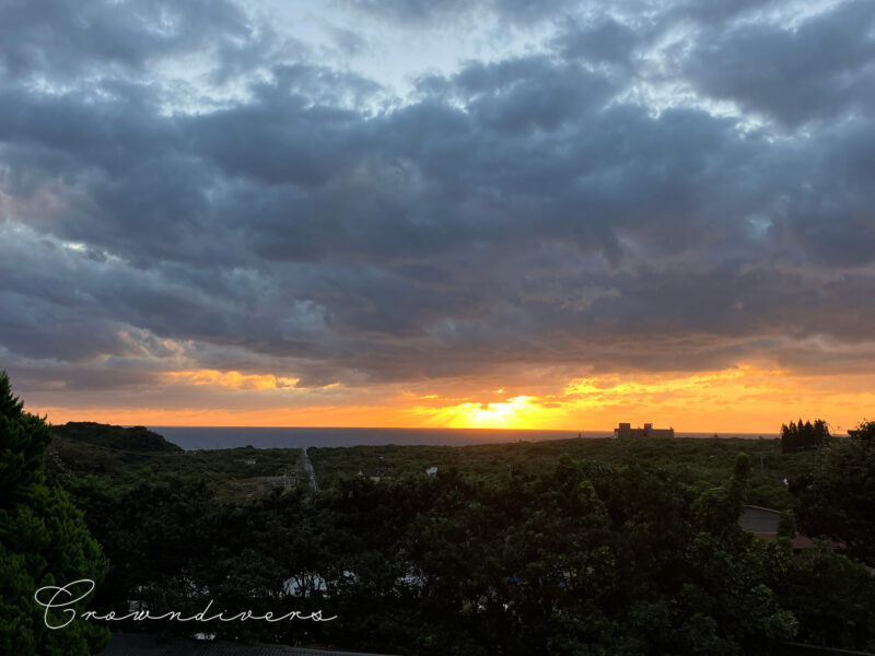 八重根の沖に沈む夕日