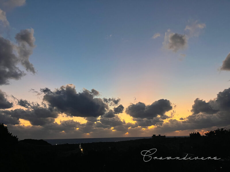 夕焼けの八重根の海