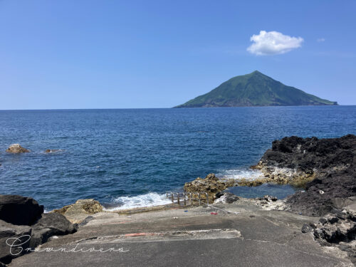 八丈島のナズマドの海岸