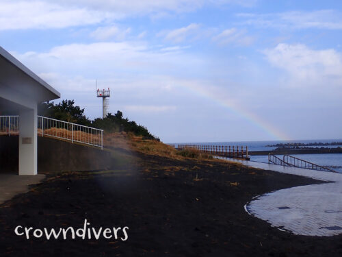 虹が出た底土海岸